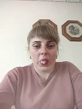 Snapshot of CoddessCrystal chatting on 05-16-26, 01:32 CoddessCrystal online show from 05-16-26, 01:32