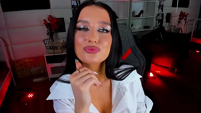 Snapshot of OmeliaDior chatting on 01-28-25, 10:23 OmeliaDior online show from 01-28-25, 10:23