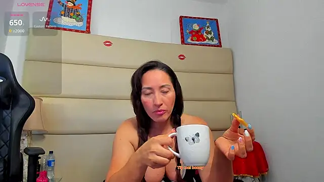 Snapshot of avatomas_02 chatting on 12-04-25, 04:33 avatomas 02 online show from 12-04-25, 04:33