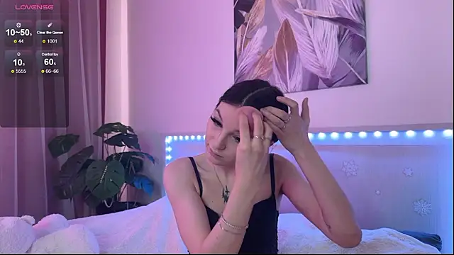 Veronica leal online show from 03-28-26, 08:47