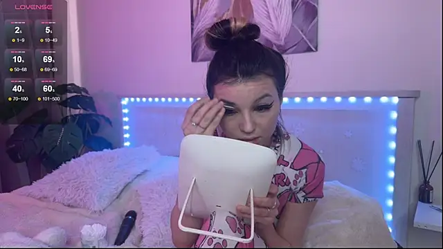 Veronica leal online show from 03-31-26, 06:25