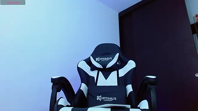 Snapshot of Valerio_20 chatting on 02-13-25, 07:52 Valerio 20 online show from 02-13-25, 07:52