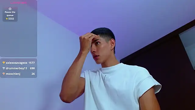 Snapshot of Valerio_20 chatting on 02-13-25, 10:54 Valerio 20 online show from 02-13-25, 10:54