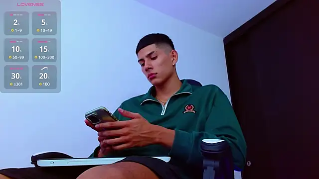 Snapshot of Valerio_20 chatting on 02-26-25, 08:11 Valerio 20 online show from 02-26-25, 08:11