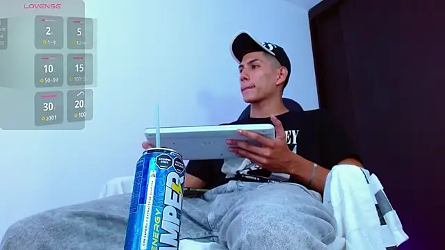 Snapshot of Valerio_20 chatting on 03-10-25, 08:01 Valerio 20 online show from 03-10-25, 08:01