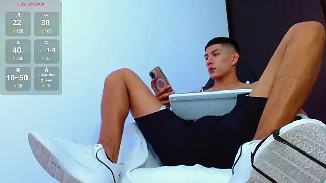 Snapshot of Valerio_20 chatting on 03-14-25, 08:28 Valerio 20 online show from 03-14-25, 08:28