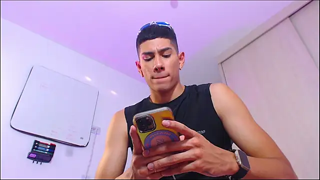 Snapshot of Valerio_20 chatting on 07-01-26, 10:42 Valerio 20 online show from 07-01-26, 10:42