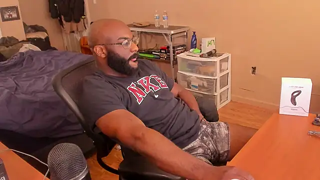 MrChuckDailyXXX online show from 01-04-25, 04:11