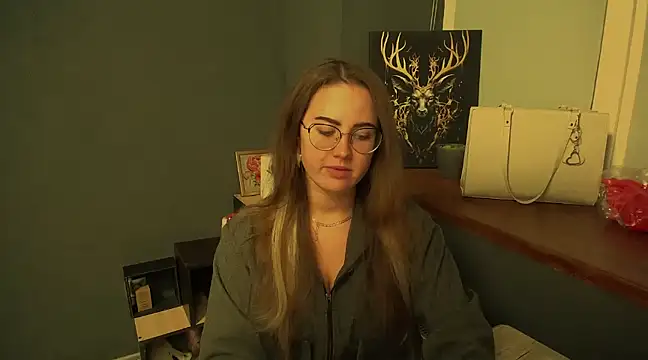 Snapshot of luxie_milady chatting on 12-12-24, 01:17 luxie milady online show from 12-12-24, 01:17