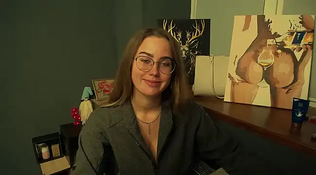 Snapshot of luxie_milady chatting on 12-16-24, 02:38 luxie milady online show from 12-16-24, 02:38