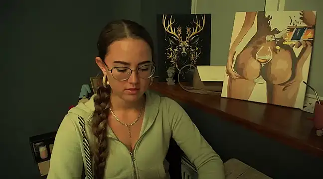 Snapshot of luxie_milady chatting on 12-19-24, 04:24 luxie milady online show from 12-19-24, 04:24