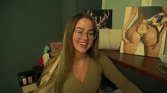 Snapshot of luxie_milady chatting on 12-23-24, 03:12 luxie milady online show from 12-23-24, 03:12