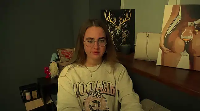 Snapshot of luxie_milady chatting on 12-27-24, 02:33 luxie milady online show from 12-27-24, 02:33
