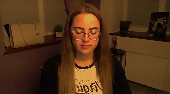 Snapshot of luxie_milady chatting on 12-30-24, 03:24 luxie milady online show from 12-30-24, 03:24