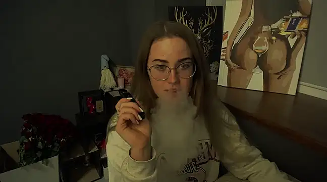 Snapshot of luxie_milady chatting on 02-19-25, 01:39 luxie milady online show from 02-19-25, 01:39
