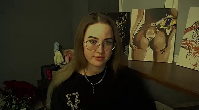 Snapshot of luxie_milady chatting on 02-21-25, 01:55 luxie milady online show from 02-21-25, 01:55