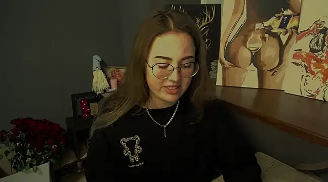 Snapshot of luxie_milady chatting on 02-21-25, 04:59 luxie milady online show from 02-21-25, 04:59