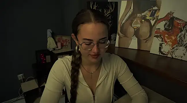 Snapshot of luxie_milady chatting on 03-11-25, 02:51 luxie milady online show from 03-11-25, 02:51