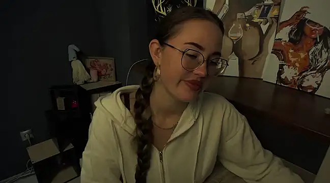 Snapshot of luxie_milady chatting on 03-19-25, 04:45 luxie milady online show from 03-19-25, 04:45