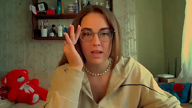 Snapshot of luxie_milady chatting on 10-06-25, 12:02 luxie milady online show from 10-06-25, 12:02