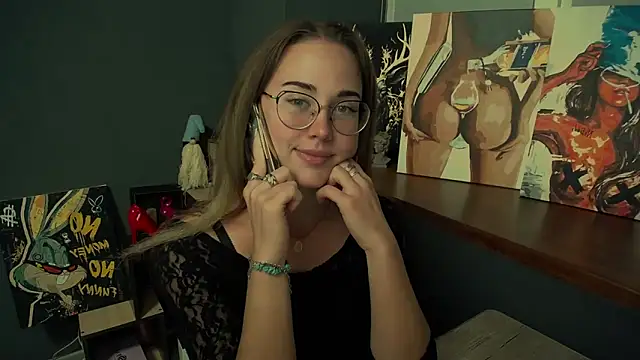 Snapshot of luxie_milady chatting on 10-13-25, 02:17 luxie milady online show from 10-13-25, 02:17