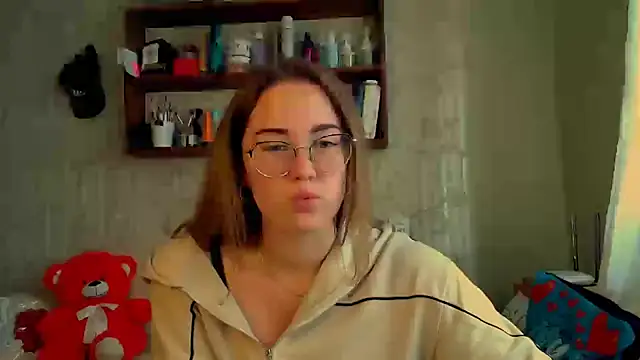Snapshot of luxie_milady chatting on 10-18-25, 11:00 luxie milady online show from 10-18-25, 11:00
