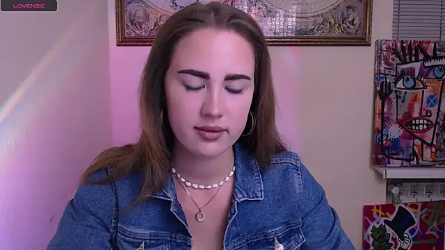 Snapshot of luxie_milady chatting on 06-17-26, 12:40 luxie milady online show from 06-17-26, 12:40