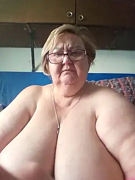 Snapshot of Awn290668 chatting on 09-18-25, 03:47 Awn290668 online show from 09-18-25, 03:47