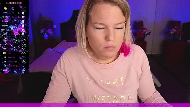 Snapshot of EVAshinyGIRL chatting on 12-13-24, 10:30 EVAshinyGIRL online show from 12-13-24, 10:30