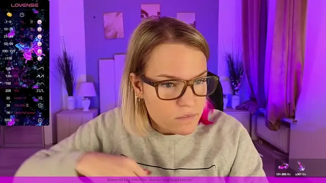 Snapshot of EVAshinyGIRL chatting on 12-17-24, 08:12 EVAshinyGIRL online show from 12-17-24, 08:12