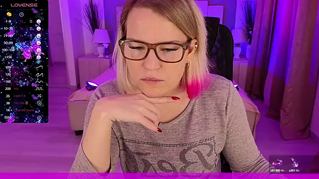 Snapshot of EVAshinyGIRL chatting on 12-21-24, 07:56 EVAshinyGIRL online show from 12-21-24, 07:56