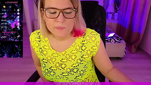 Snapshot of EVAshinyGIRL chatting on 01-09-25, 02:51 EVAshinyGIRL online show from 01-09-25, 02:51