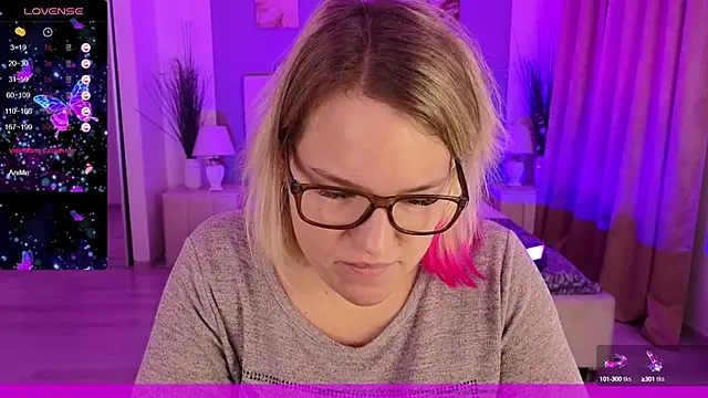 Snapshot of EVAshinyGIRL chatting on 01-14-25, 07:59 EVAshinyGIRL online show from 01-14-25, 07:59