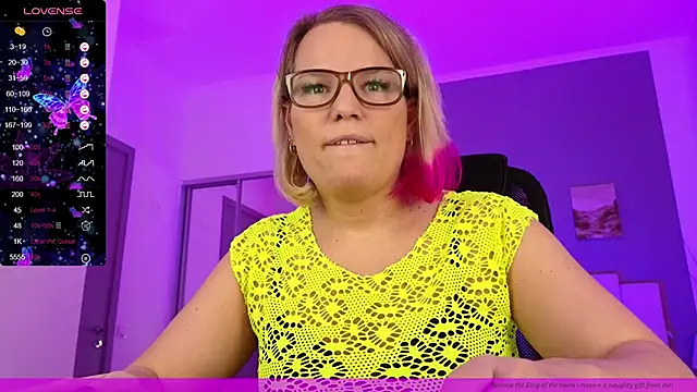 Snapshot of EVAshinyGIRL chatting on 01-28-25, 01:38 EVAshinyGIRL online show from 01-28-25, 01:38