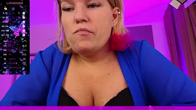 Snapshot of EVAshinyGIRL chatting on 01-31-25, 02:17 EVAshinyGIRL online show from 01-31-25, 02:17