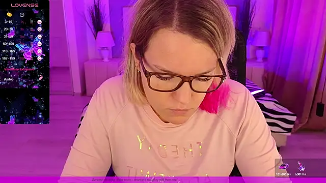 Snapshot of EVAshinyGIRL chatting on 02-08-25, 07:59 EVAshinyGIRL online show from 02-08-25, 07:59