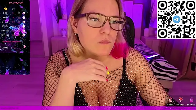 Snapshot of EVAshinyGIRL chatting on 02-08-25, 11:01 EVAshinyGIRL online show from 02-08-25, 11:01