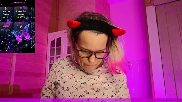 Snapshot of EVAshinyGIRL chatting on 03-09-25, 10:52 EVAshinyGIRL online show from 03-09-25, 10:52