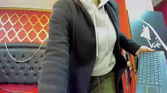 Snapshot of Mistressviictoria chatting on 03-13-25, 11:30 Mistressviictoria online show from 03-13-25, 11:30