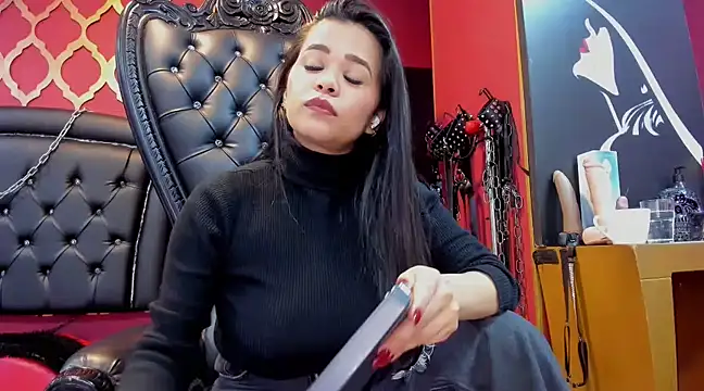 Snapshot of Mistressviictoria chatting on 03-18-25, 02:37 Mistressviictoria online show from 03-18-25, 02:37