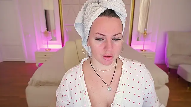 KiraCandyS online show from 04-06-26, 08:32