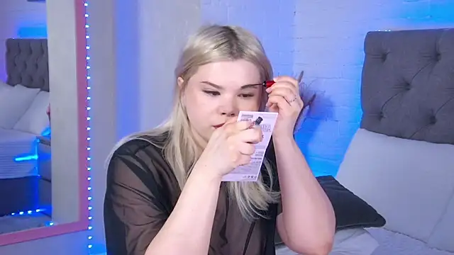 Snapshot of Born_to_Blow chatting on 01-16-25, 01:27 Born to Blow online show from 01-16-25, 01:27