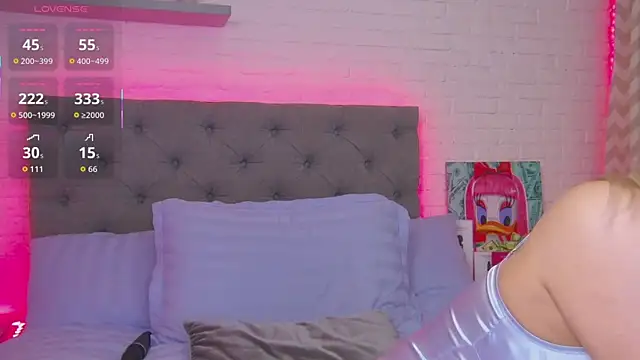 Snapshot of Born_to_Blow chatting on 10-18-25, 01:19 Born to Blow online show from 10-18-25, 01:19