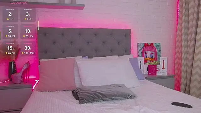 Snapshot of Born_to_Blow chatting on 10-23-25, 01:38 Born to Blow online show from 10-23-25, 01:38