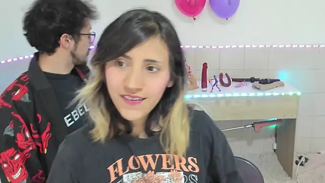 Snapshot of linnie_ chatting on 09-21-25, 10:44 linnie online show from 09-21-25, 10:44