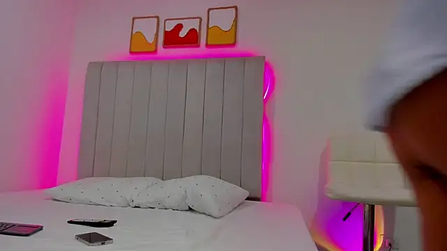 amy robertz online show from 11-28-25, 03:20