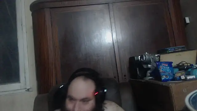 Snapshot of hairyhulk chatting on 01-04-25, 08:39 hairyhulk online show from 01-04-25, 08:39