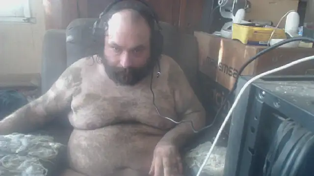 Snapshot of hairyhulk chatting on 10-07-25, 08:28 hairyhulk online show from 10-07-25, 08:28