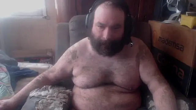 Snapshot of hairyhulk chatting on 11-13-25, 04:39 hairyhulk online show from 11-13-25, 04:39