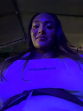 Snapshot of KyaraMiller chatting on 01-04-25, 06:52 KyaraMiller online show from 01-04-25, 06:52